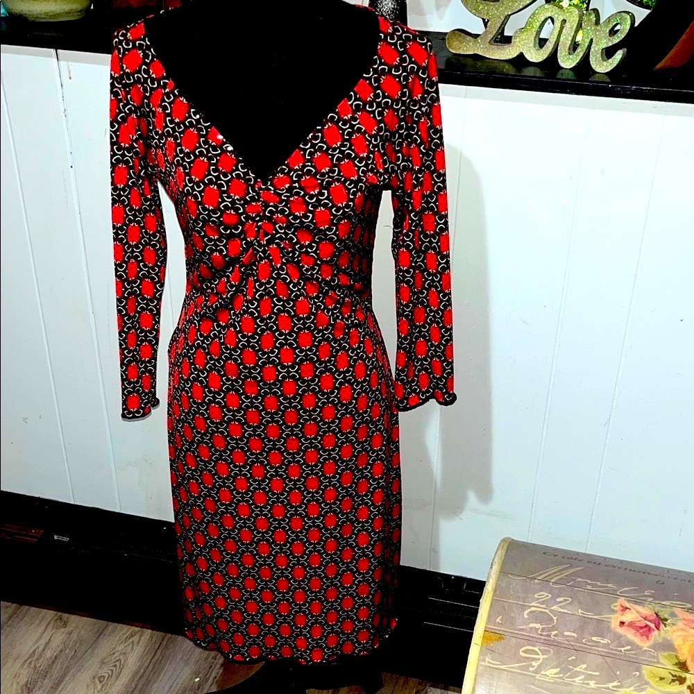 Chic Long Sleeve Floral Dress in Red and Black
